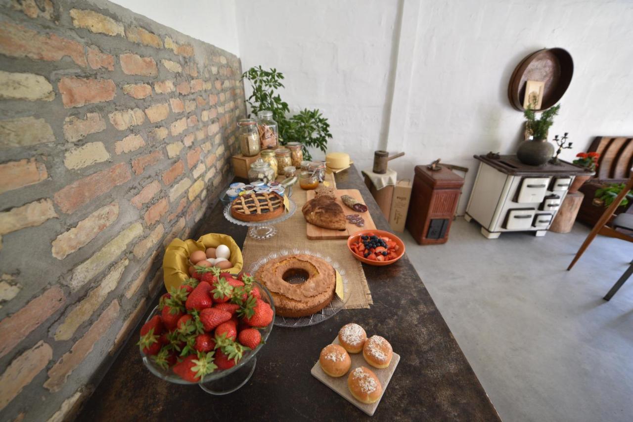 Capannone111 Bed & Breakfast Castiglione di Ravenna Exterior photo